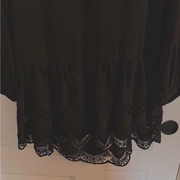 Vince Camuto tiered lace bottom silk tunic top - Picture 3 of 6